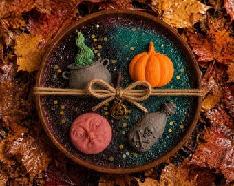 Halloween Witch's Brew Soy Candle – Pumpkin, Moon & Potion Cauldron Decor