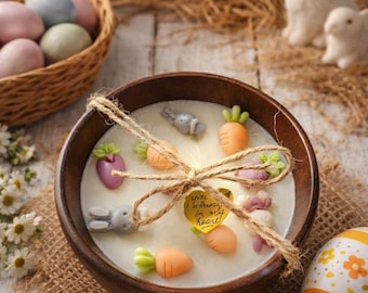 Easter Candle in Wooden Bowl – Handmade Decorative Candle with Wax Bunny, Egg & Carrot – Rope Bow Symbolic Pendant – Spring Table Decor Gift