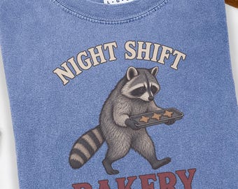 Maglietta vintage di Halloween con procione, turno di notte in panetteria, Comfort Colors Baker Tee