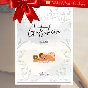 Puede incluir: Un vale de regalo para un masaje, con la palabra "Gutschein" en escritura cursiva. El vale tiene un diseño floral y una ilustración de una persona recibiendo un masaje. Una cinta roja con un lazo está en la parte superior.