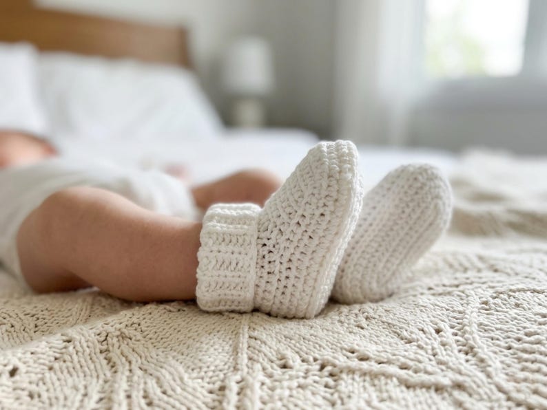 Easy Crochet Baby Booties Pattern PDF | Quick & Easy Baby Slippers | Cozy Knit-Style Booties | Newborn to 12 Months shoes