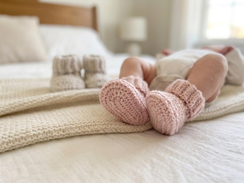 Easy Crochet Baby Booties Pattern PDF | Quick & Easy Baby Slippers | Cozy Knit-Style Booties | Newborn to 12 Months shoes