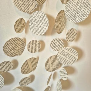 Guirlande pages de livres vintage illustrées – décoration murale rétro en schémas et illustrations anciennes