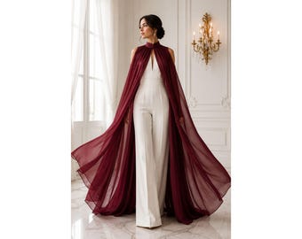 Capa sobreposta em chiffon bordô, capa transparente para noite, capa curta para noiva, cobertura formal para casamento, capa fluida e dramática