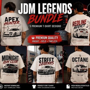 Könnte beinhalten: Ein Bündel von fünf cremefarbenen T-Shirts mit JDM-Autografiken. Die Designs umfassen Apex Hunter, Redline Addict, Midnight Run Club, Street Legends und Octane Society. Jedes T-Shirt zeigt eine detaillierte Illustration eines japanischen Sportwagens mit auffälligem rotem und schwarzem Text.