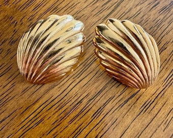 Pendientes vintage de concha, de los años 80, nuevos sin usar.