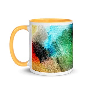 Peut inclure: Mug en céramique blanche avec un motif aquarelle coloré. L'intérieur et la anse sont jaune-orangé vif. Le motif aquarelle présente des nuances de bleu, vert, rouge et or, créant un aspect vibrant et artistique. Un cadeau parfait pour les amateurs d'art.