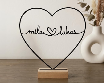 Personalisierte Herz Deko mit Namen – Herzaufsteller mit Holzfuß – Individuelles Geschenk für Paare, Hochzeit & Jahrestag