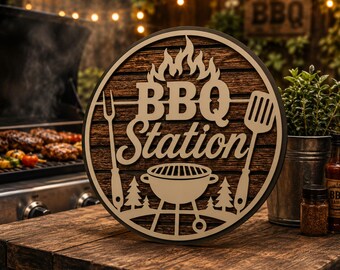 BBQステーションサインSVG | BBQ壁装飾レーザーカットファイル | 男の隠れ家BBQグリルサイン | 素朴なBBQステーションCNCカットデザイン