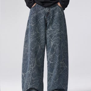 Abstract Washed Jeans | Baggy Wide Leg Pants | Daily Wear | Retro Streetwear Style

Abstract wash baggy jeans with retro streetwear style