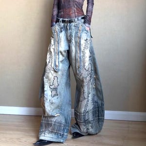 Washed Baggy Denim Jeans | Wide Leg Graphic Pants | Retro Y2K Streetwear 

Washed baggy wide leg denim jeans with graphic print and distressed detailing designed for women streetwear styling and relaxed outfits.