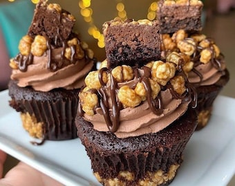 Pastel de chocolate con brownie y hojaldre de cacao