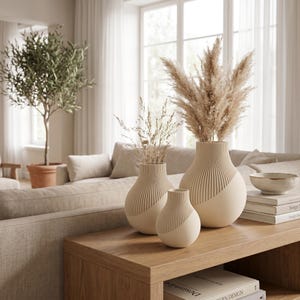 Vaso Neki EDGE in 5 misure | Vaso curvo e scanalato con torsione a spirale per fiori secchi | Vaso di design giapponese, stampato in 3D | Realizzato su misura