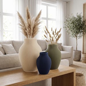 TAYO Urnvas | Ribbad amfora dekorativ vas för torkade blommor och pampasgräs | Japandi Boho designervas 3D-utskrift | Handgjord i Tyskland