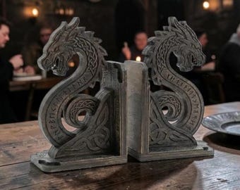 Houten Keltische boekensteunen, decor Noorse mythologie, houten boekensteunen, Keltisch interieur, Keltische mythologie