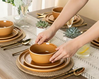 Serviesgoed van amberkleurig reactief glazuur: moderne ambachtelijke borden, kommen voor 4 inch