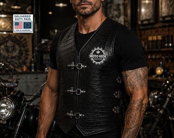 Zwart leren motorvest voor heren, met krokodillenprint, in een custom rockerstijl.