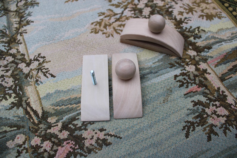 Quilt Wall Hanger, Wall Hanging Clips for Tapestry and Rug, Wooden Wall Hanging Tapestry & Rug Display image 7