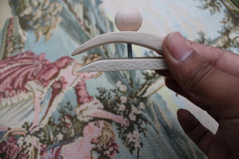 Quilt Wall Hanger, Wall Hanging Clips for Tapestry and Rug, Wooden Wall Hanging Tapestry & Rug Display image 3
