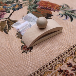 Quilt Wall Hanger, Wall Hanging Clips for Tapestry and Rug, Wooden Wall Hanging Tapestry & Rug Display image 6