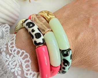 Pulseira rígida boho personalizada - contas de resina com estampa de zebra - tendência verão 2026 - lilás, roxo, dourado pastel - presente ideal a um ótimo preço