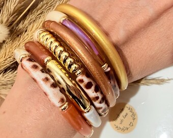 Pulseira rígida estilo boho com pingente de Buda - moderna com contas tubulares curvas (2026). Presente ideal para o Dia das Mães a um ótimo preço.