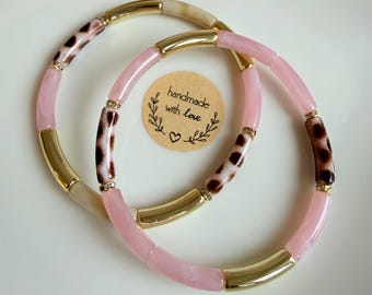 Pulseira rígida estilo boho - Pulseira Buda - Pulseira elegante com contas tubulares rosa, bege e douradas - Estilo estampa de leopardo feita à mão - Presente