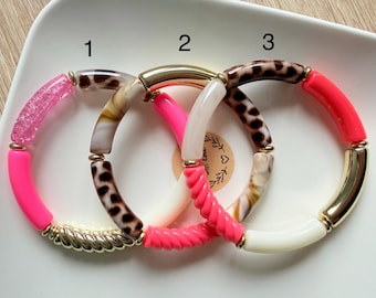 Pulseira rígida com pingente de Buda e contas tubulares, estampa de leopardo para o verão. O Dia das Mães está chegando!
