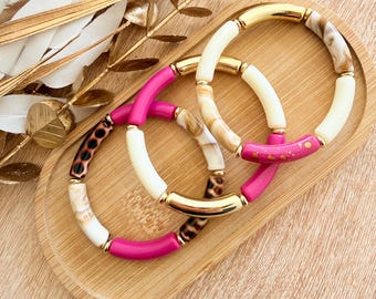 Pulseira rígida boho personalizada feita com contas tubulares curvas, estampa de leopardo, tendência 2026. Presente ideal para o Dia das Mães.