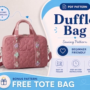 Op de afbeelding: Een stoffen duffeltas in roze met een gewatteerd sterrenpatroon, versierd met bloemversieringen en een schouderriem. De afbeelding bevat de tekst "Duffle Bag Sewing Pattern" en "Beginner Friendly". Een bonuspatroon voor een gratis draagtas is ook inbegrepen.