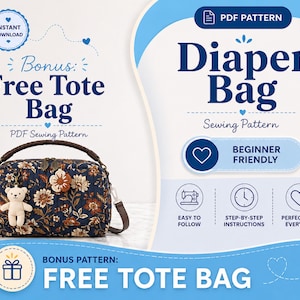 Pode incluir: Uma bolsa de fraldas floral azul marinho com uma alça e alças marrons e um pingente de urso de pelúcia. A imagem também apresenta o texto "Diaper Bag Sewing Pattern" e "Free Tote Bag PDF Sewing Pattern".
