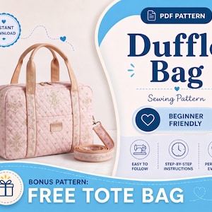 Op de afbeelding: Een roze gewatteerde duffeltas met bloemenborduurwerk, een bijpassende schouderriem en bruine handvatten. De afbeelding bevat de tekst "Duffle Bag Sewing Pattern" en "Beginner Friendly". Een bonuspatroon voor een gratis draagtas is ook inbegrepen.