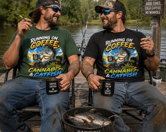 Maglietta Running On Coffee Cannabis & Catfish, maglietta divertente da pesca al pesce gatto, maglietta da pescatore fumatore, regalo per amanti del caffè e della pesca