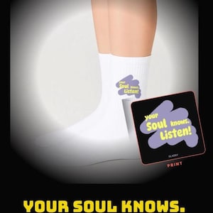 Spiritual Socks „Your Soul knows. Listen!“, Statement Socken, Aesthetic Crew Socks, Lustige Socken, Geschenk für sie, Motivation Socks