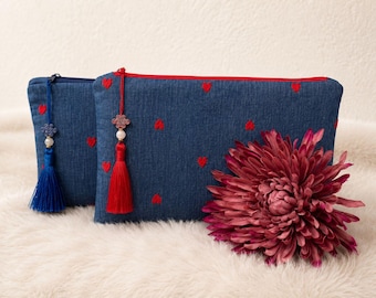 Moderne Clutch mit Reißverschluss in Jeans-Optik, Damen Geldbeutel mit Fransenquaste für Smartphone, Karten, Portemonnaie und Schlüsselbund