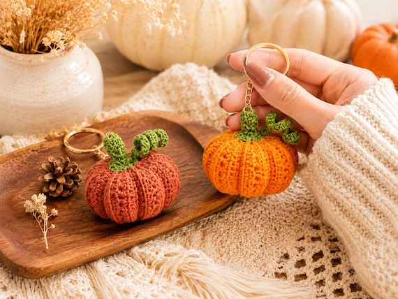 Crochet Pumpkin Keychain Pattern PDF, Halloween Pumpkin Bag Charm, Fall Crochet Keychain, Autumn Backpack Charm, Back to School DIY
