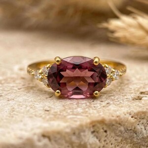 Anillo de rubí claro / Anillo de plata bañado en oro 925