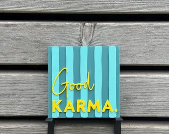 Good Karma Statement Schild | Streifen Design | Motivationsschild | Geschenk Freundin | Büro Deko | Positive Affirmation