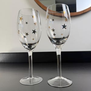 Vintage Star Pattern Wine Glasses Set of 2 | Gold & Black Celestial Stemware | Mid Century Style Barware | Holiday Entertaining Glassware
