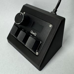 Support pour appareil Sayo – Accessoire de bureau minimaliste imprimé en 3D, noir et blanc