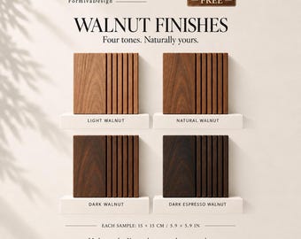 以下が含まれることがあります： Light Walnut、Natural Walnut、Dark Walnut、Dark Espresso Walnutとラベル付けされた4つの正方形のクルミ材サンプル。各サンプルのサイズは15 x 15 cmです。テキストにはFormivaDesign、Practically Free、100% Solid Walnutと記載されています。
