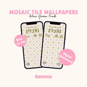 Peut inclure: Deux smartphones affichant un fond d'écran numérique avec un motif de carreaux mosaïque répétitif doré et rose. Le texte indique MOSAIC TILE WALLPAPERS Blue Green Pink, Easy to use, Digital download et 6avenue. Les écrans indiquent 19:00.