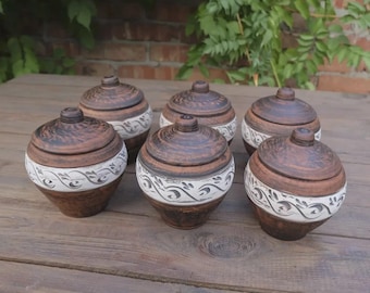 Handgemaakte set van 6 keramische potjes met deksels – ca. 500 ml