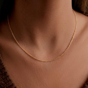 Elegant guldfärgad fin kedja halsband, minimalistisk rostfri stålkedja, justerbara smycken present till kvinnor