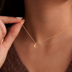 Dainty Gold Moon Pendant Necklace, Minimalist Stainless Steel Chain, Adjustable Jewelry for Women