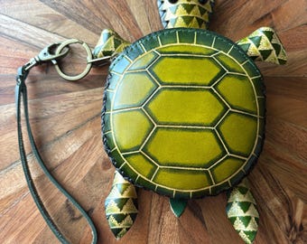Leuke portemonnee met groene zeeschildpad-polsbandje - handgenaaid leer