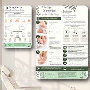 Puede incluir: Interior de spa con una silla de pedicura blanca, una pequeña mesa auxiliar de madera y varios carteles educativos en la pared. Los carteles tienen texto e ilustraciones relacionadas con el cuidado e higiene de los pies. Una planta en maceta añade un toque de vegetación.
