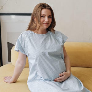 Bata de maternidad azul con lunares, camisón de lactancia, vestido para amamantar, ropa posparto