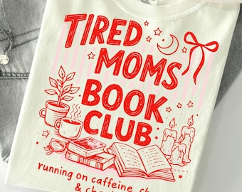 Trötta mammor bokklubb png, retro kaffeläsare trendig mamma png, kokett bokälskare png, preppy rosa blå ränder bokmal, flickig läsning png