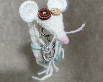 Crocheted Mouse Lipstick Holder Necklace, Handmade Pouch with Chain
